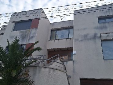 Casa aparellada amb piscina en venda a C/ Acacia