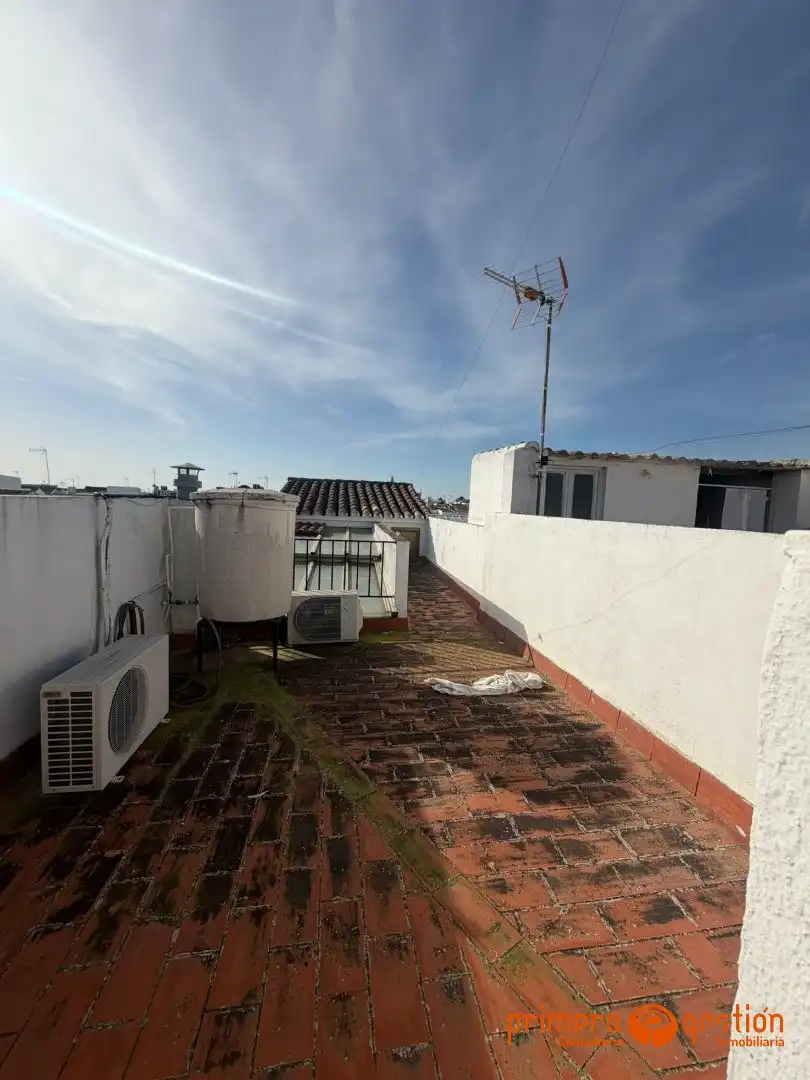 Vista exterior de Casa o xalet en venda en Fuentes de Andalucía amb Moblat