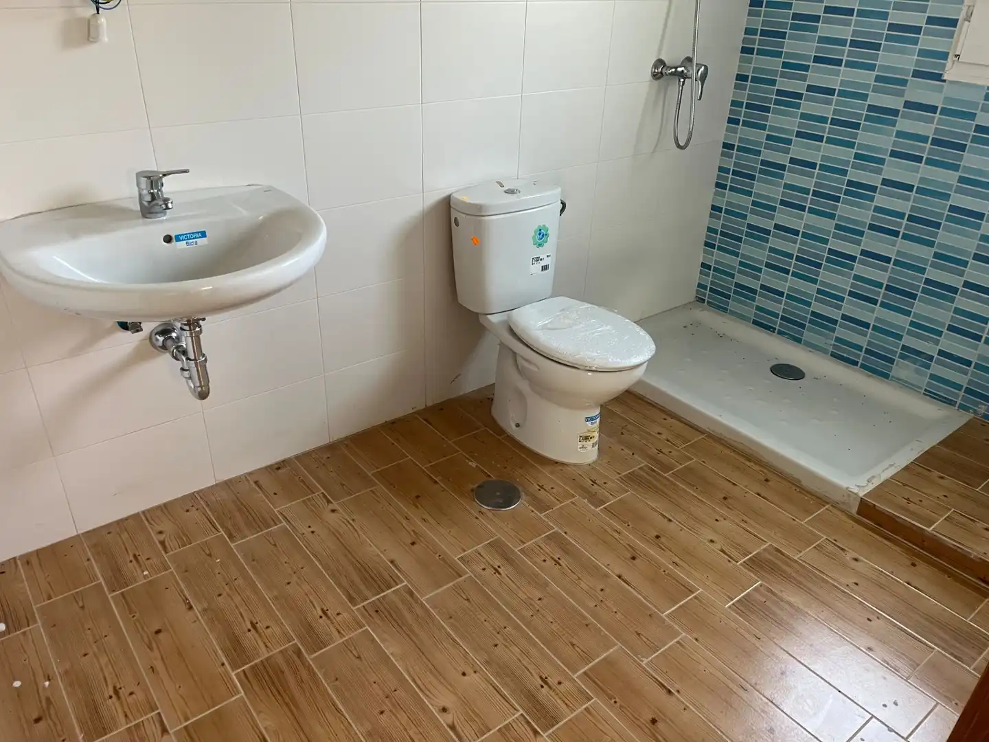 Bathroom of Houses for sale in Sanchidrián  with Private garden and Terrace