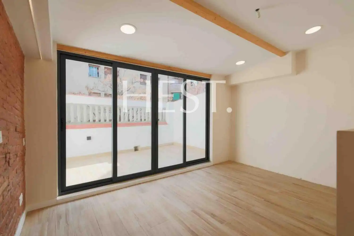 Dachboden zum Verkauf in Barcelona mit Klimaanlage, Parkett und Terrasse