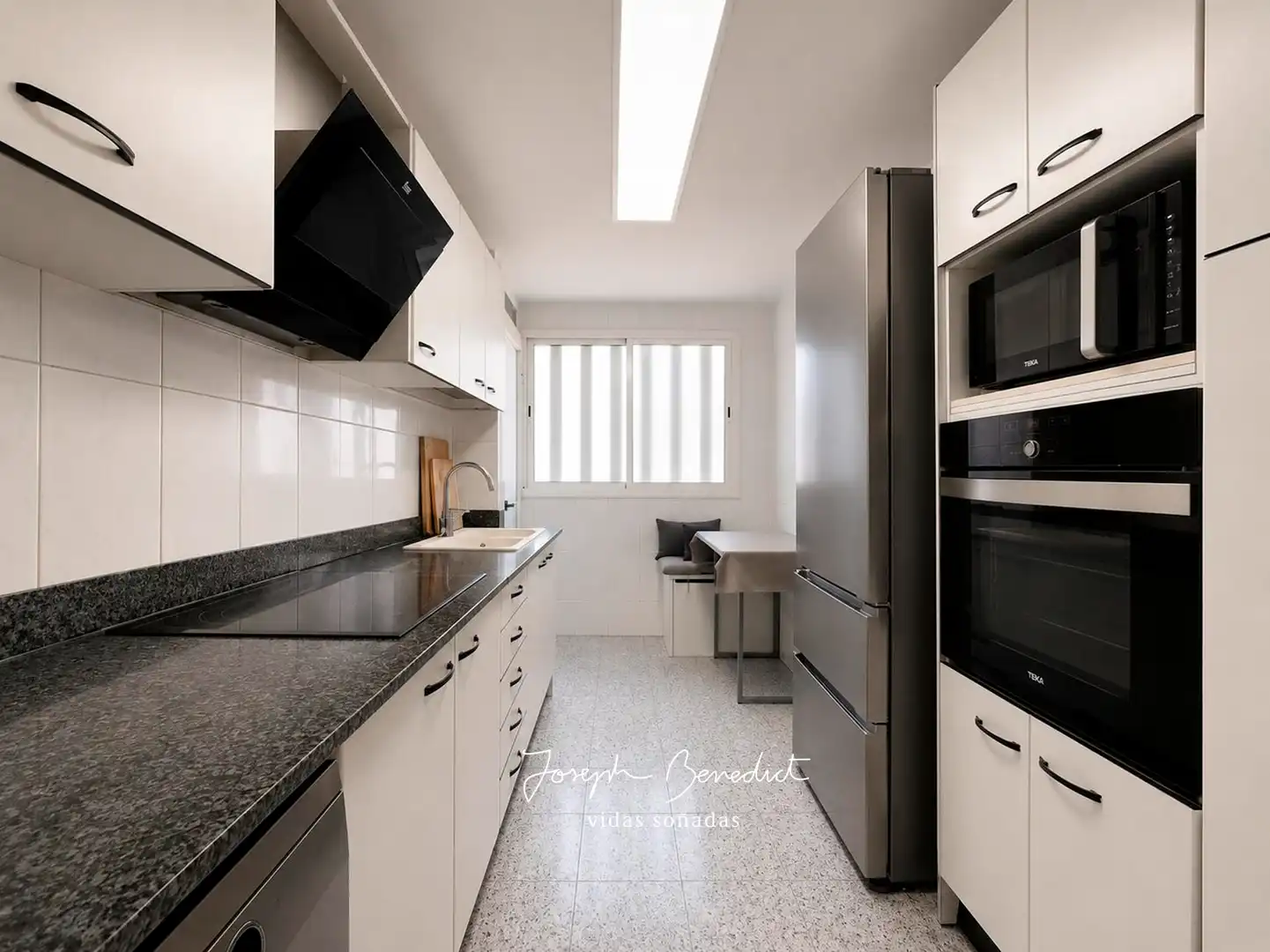Kitchen of Flat for sale in L'Hospitalet de Llobregat  with Air Conditioner, Heating and Terrace
