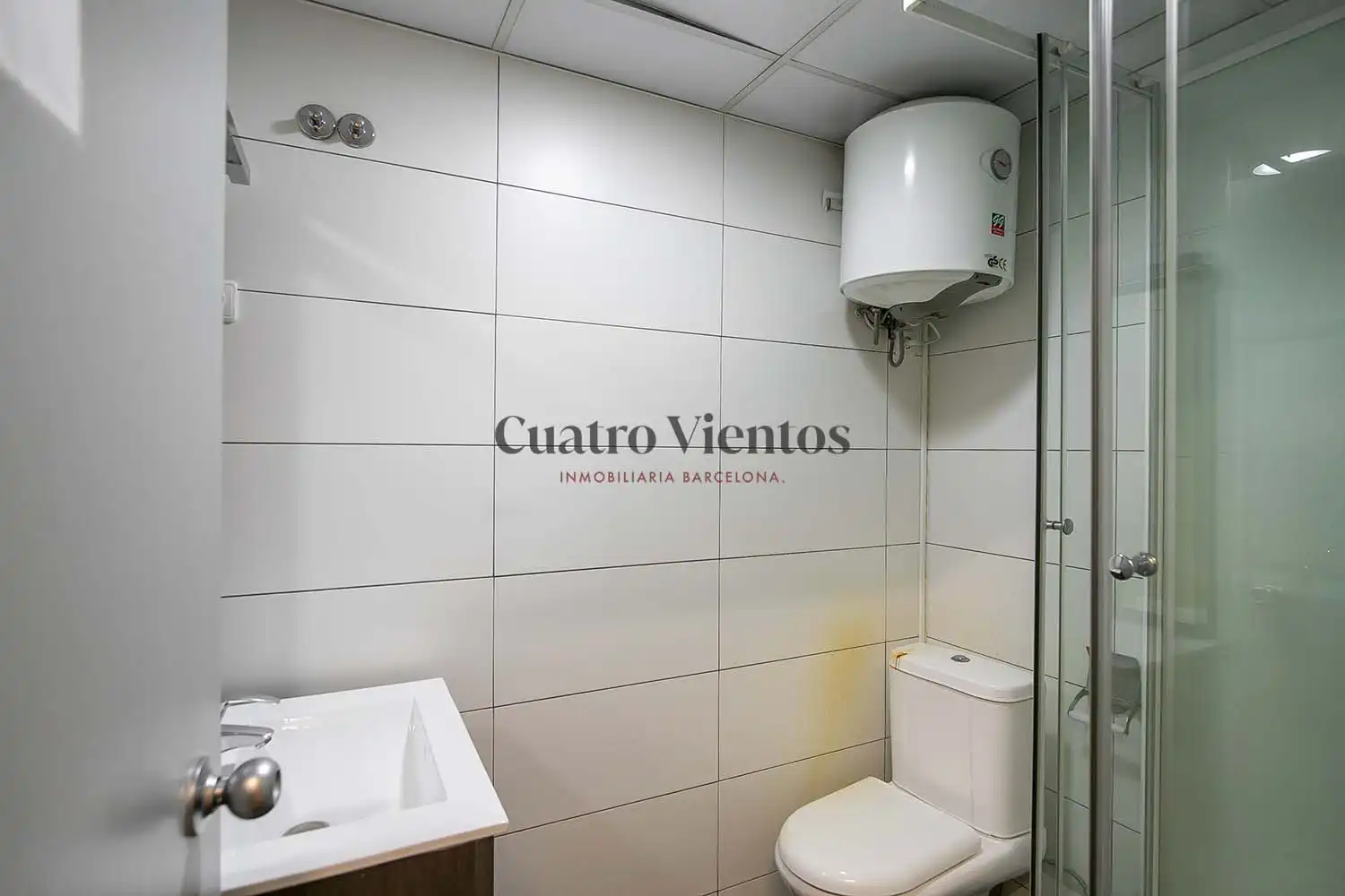 Bathroom of Office for sale in Barcelona  with Air Conditioner and Heating