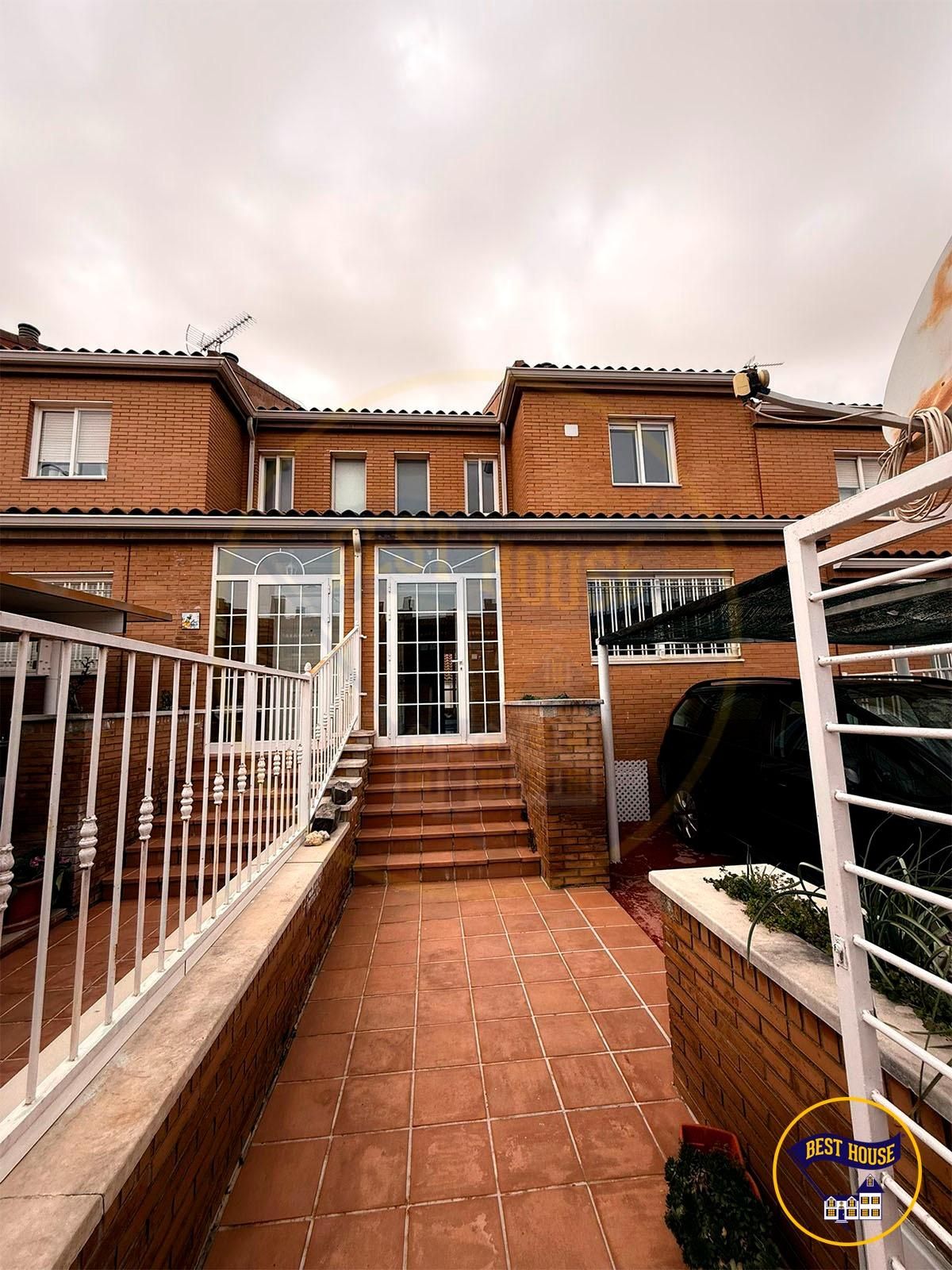 Exterior view of Single-family semi-detached for sale in Cuenca Capital  with Heating, Parquet flooring and Terrace