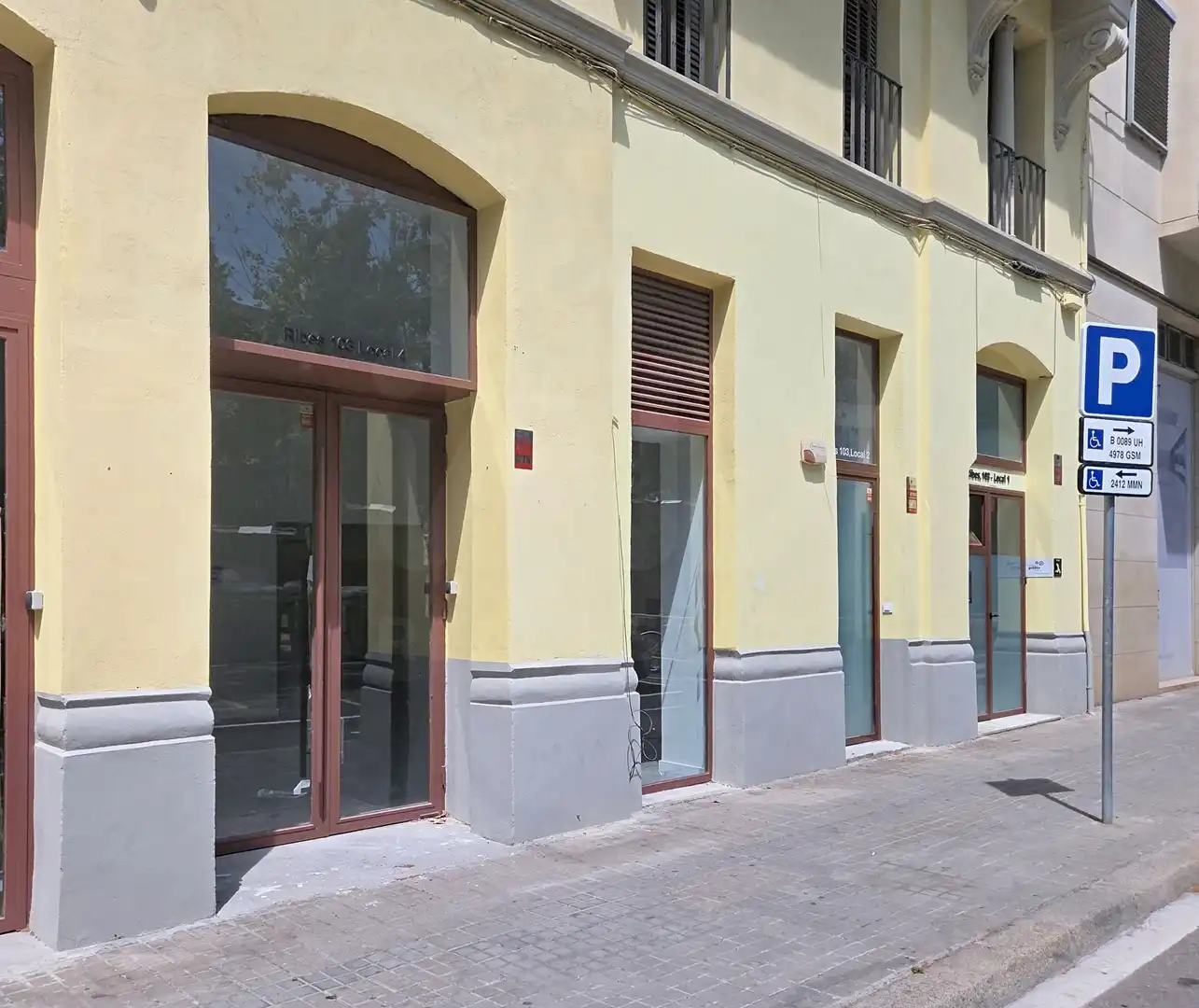 Vista exterior de Local en venta en Barcelona