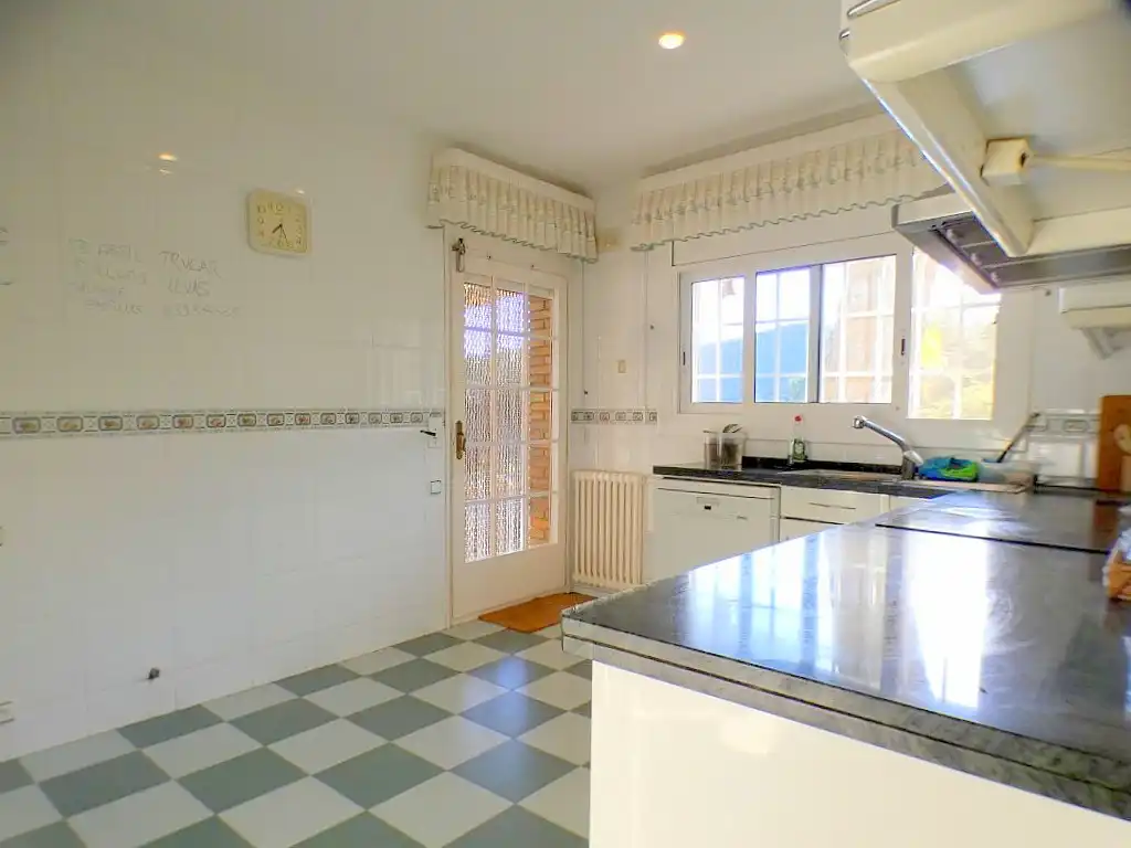 Cocina de Casa o chalet en venta en Premià de Dalt con Calefacción, Jardín privado y Parquet