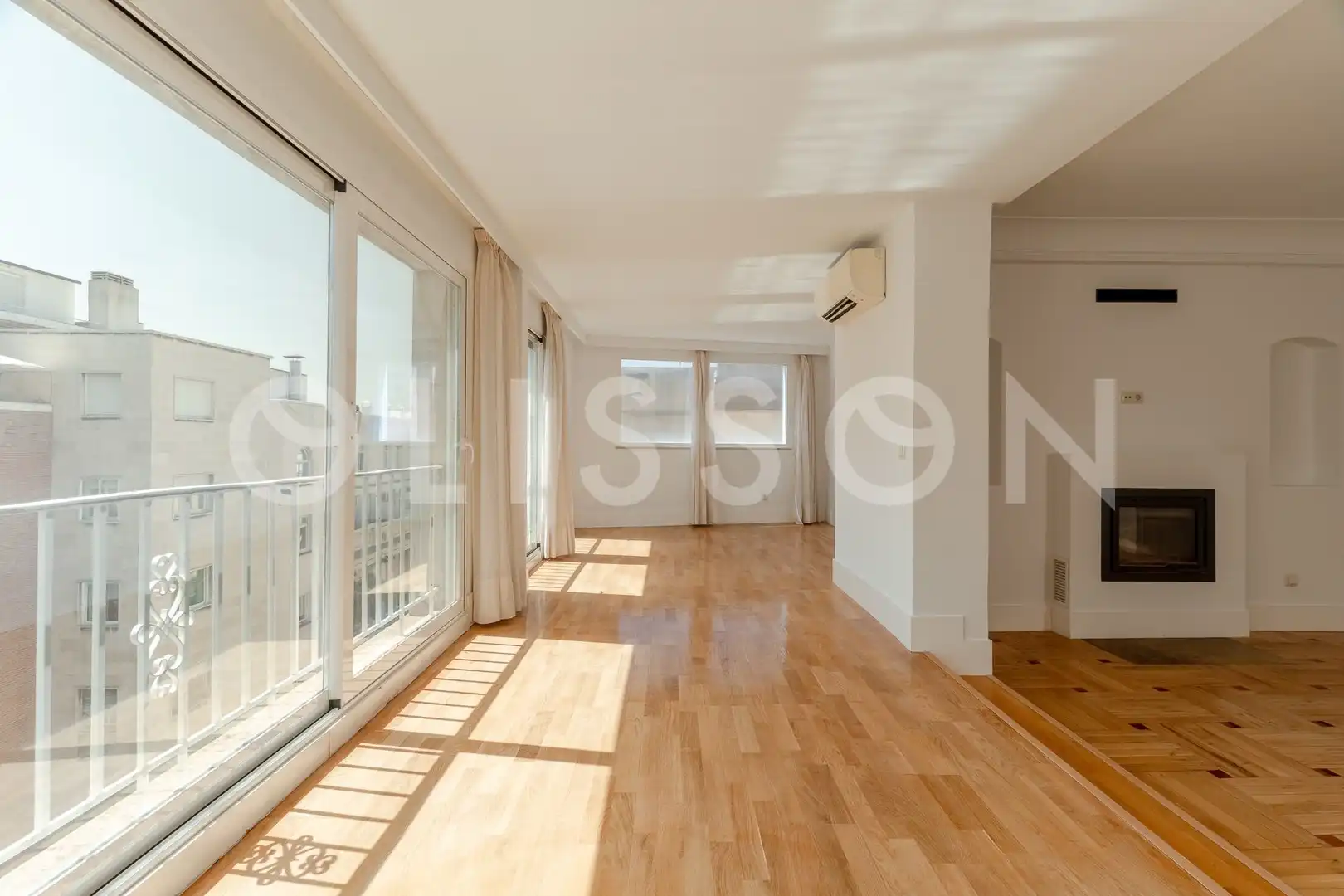 Living room of Attic for rent in Madrid  with Air Conditioner, Terrace and Storage room