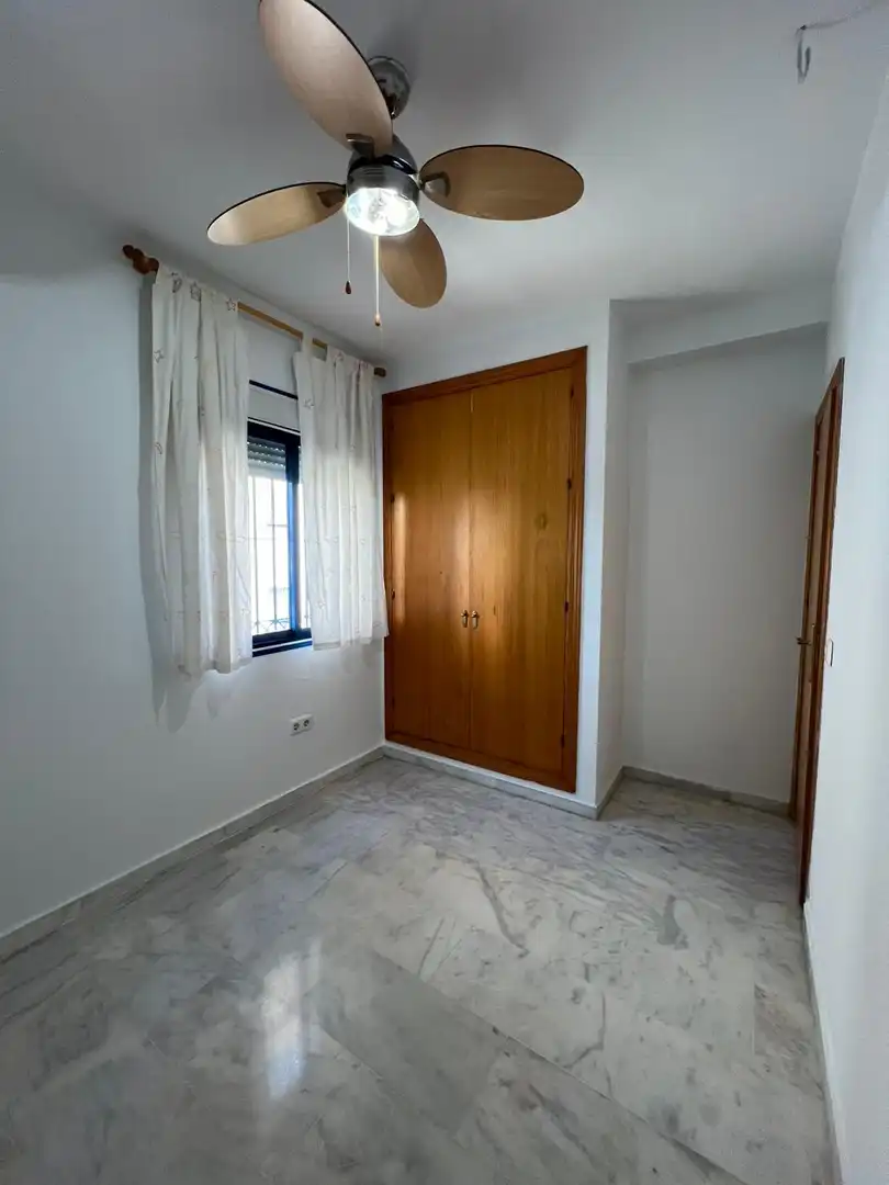 Dormitori de Apartament en venda en Estepona amb Terrassa, Piscina i Piscina comunitària