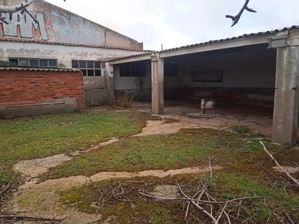 Nau industrial en venda en Morales del Vino