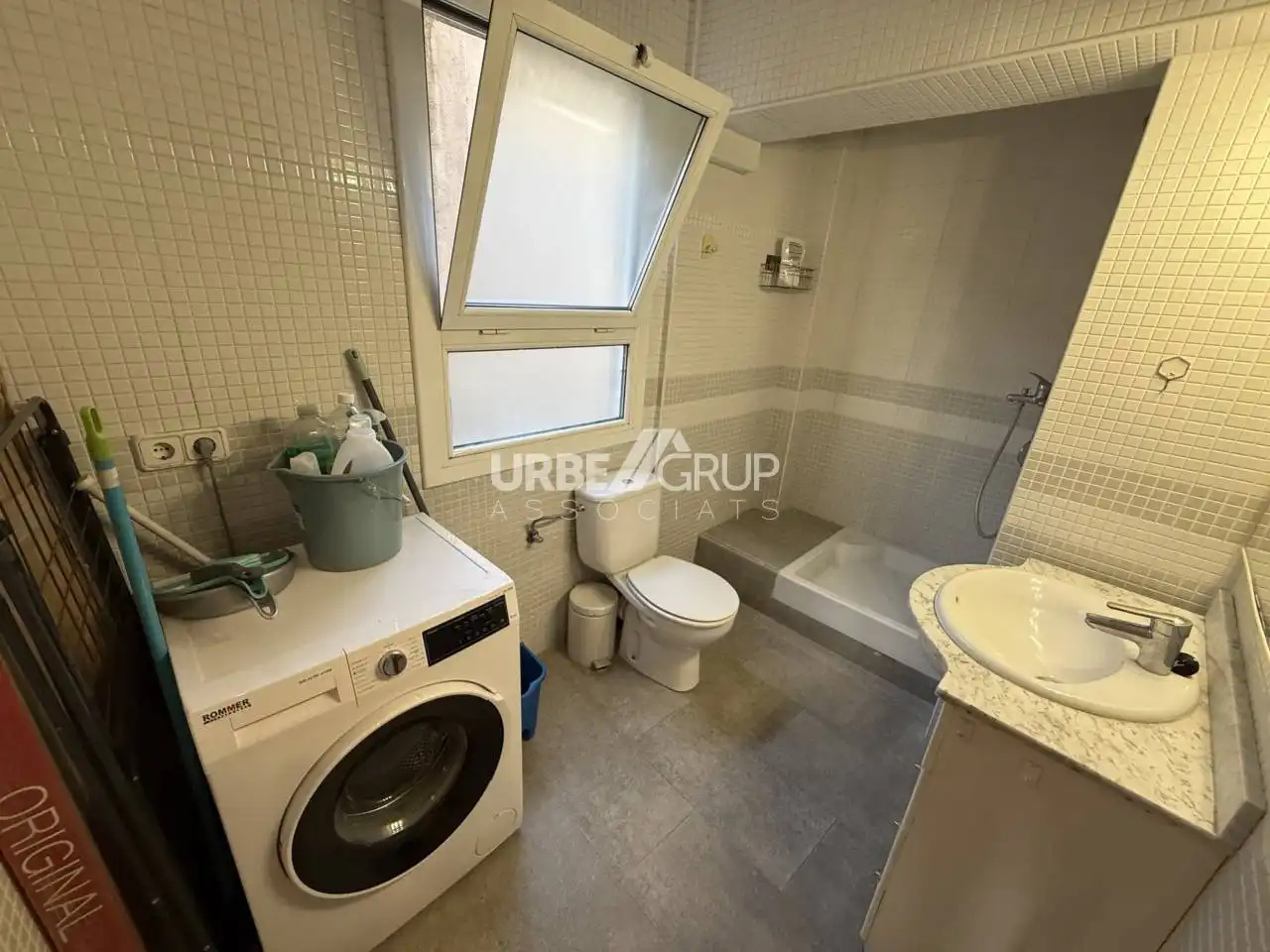 Bathroom of Flat for rent in Terrassa  with Heating