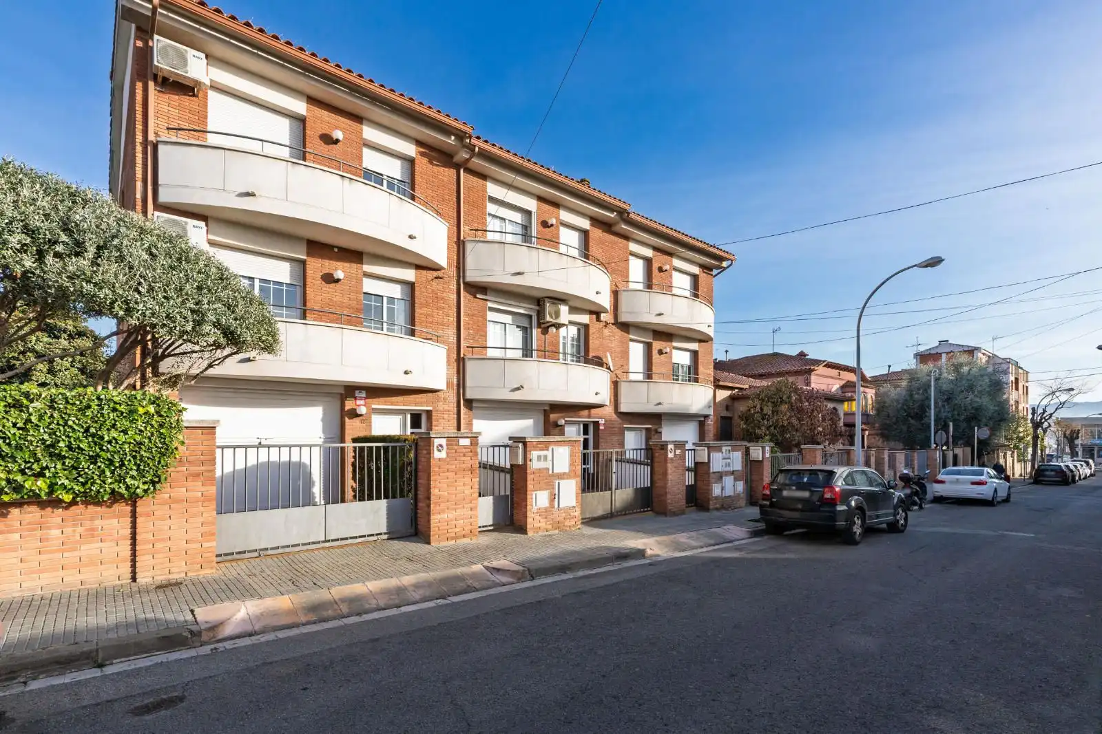Vista exterior de Casa adosada en venta en Parets del Vallès con Aire acondicionado, Calefacción y Trastero