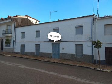 Casa amb balcó en venda a Calle Obispo Basulto