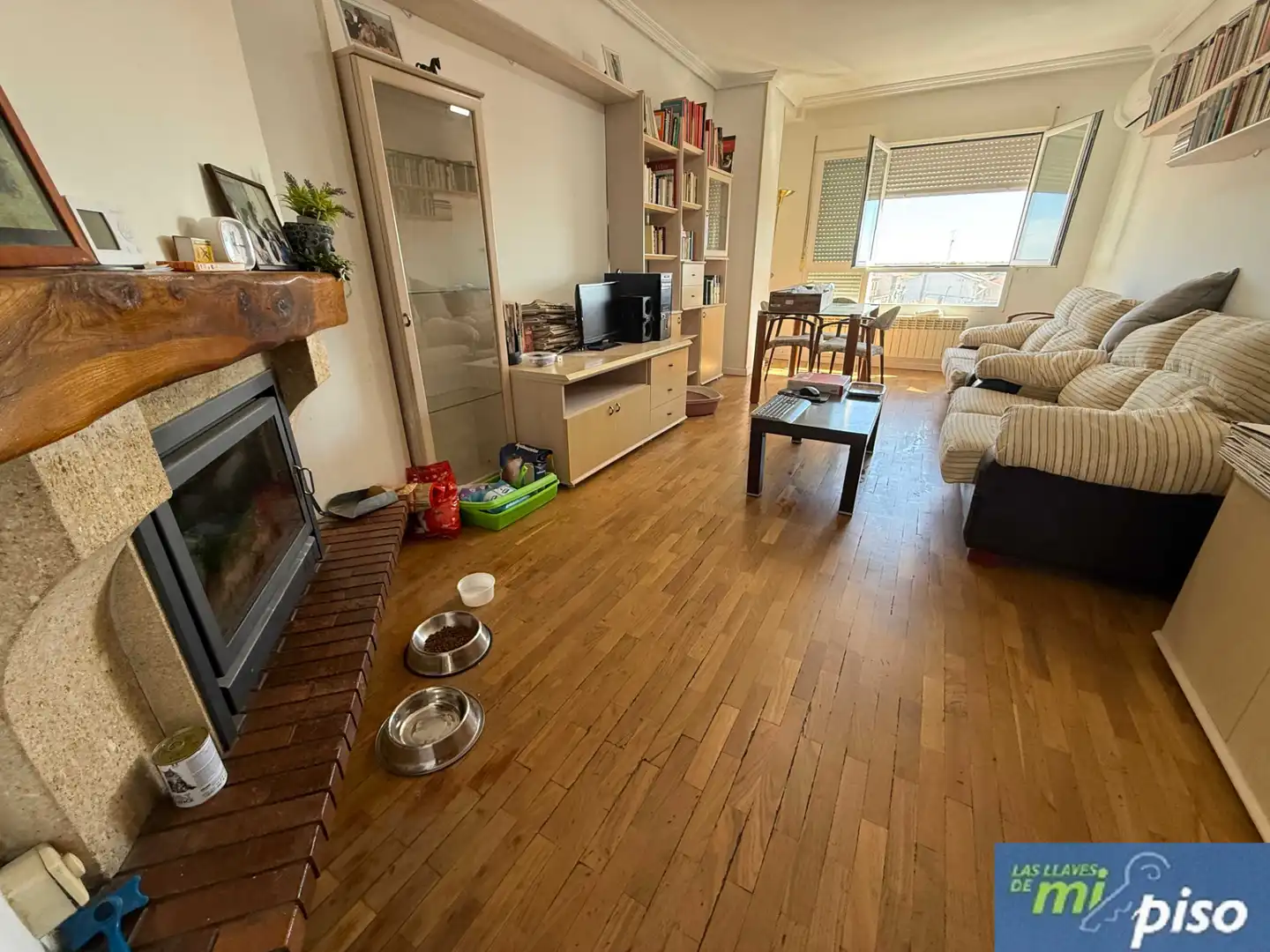 Sala d'estar de Pis en venda en Montemayor de Pililla amb Calefacció, Parquet i Terrassa