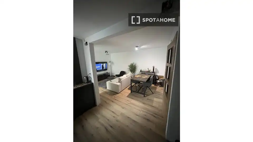 Flat for share in Barcelona  with Air Conditioner, Heating and Furnished