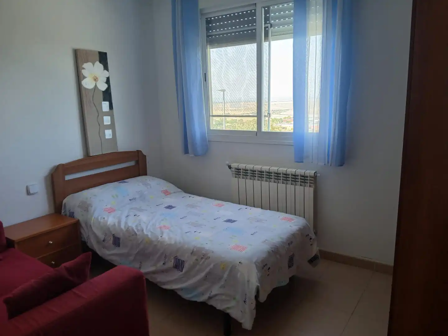 Habitación de Casa adosada en venta en Cáceres con Calefacción, Terraza y Balcón