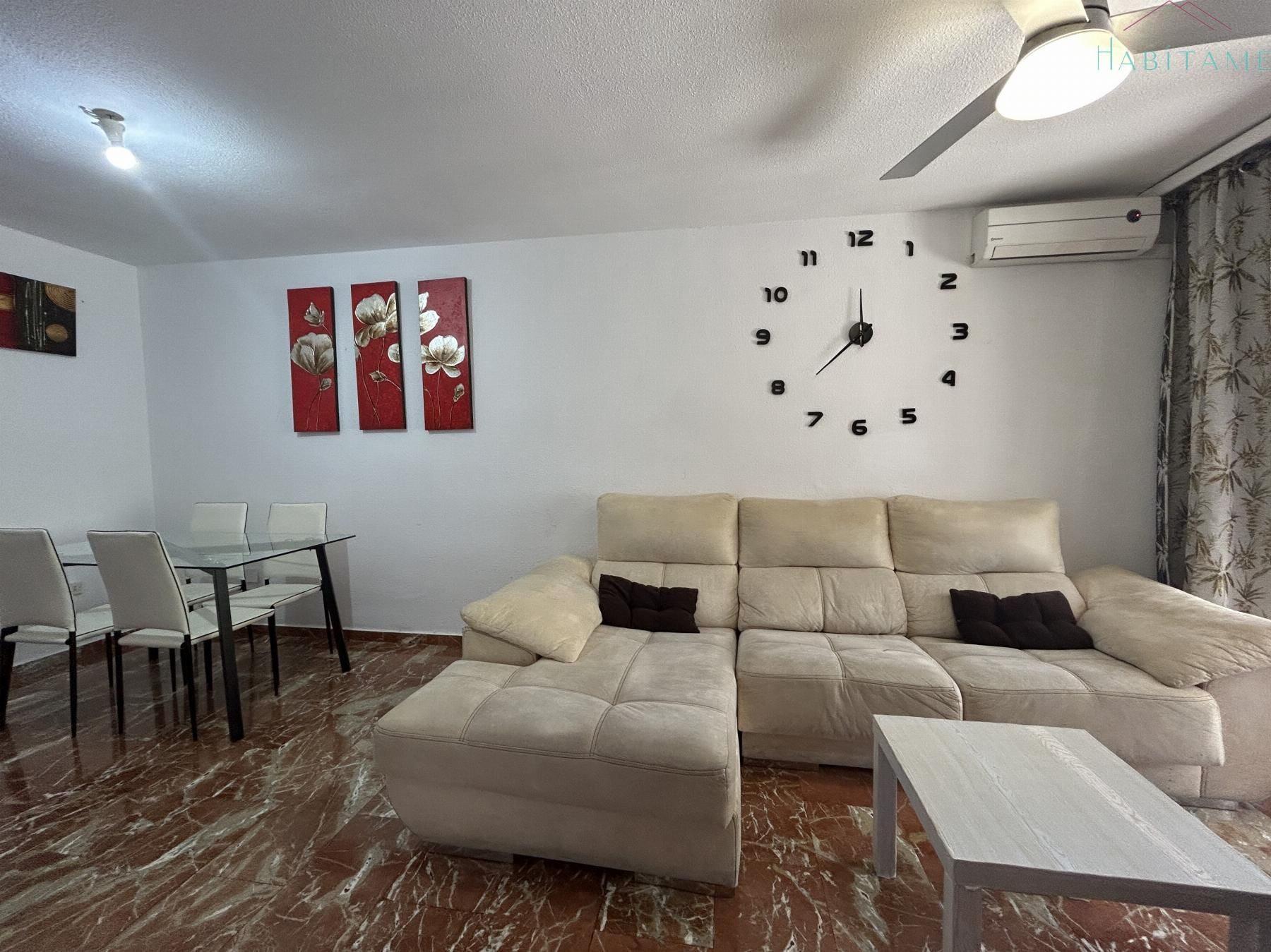 Sala d'estar de Pis en venda en  Granada Capital amb Aire condicionat i Terrassa