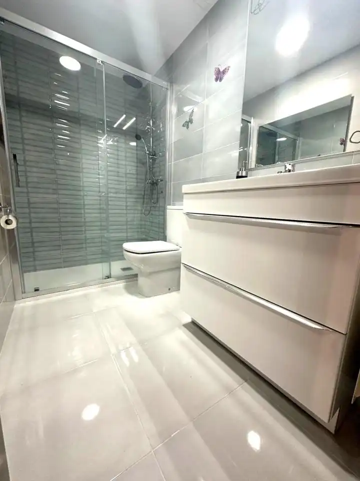 Bany de Pis en venda en Torrejón de Ardoz amb Calefacció, Terrassa i Piscina comunitària