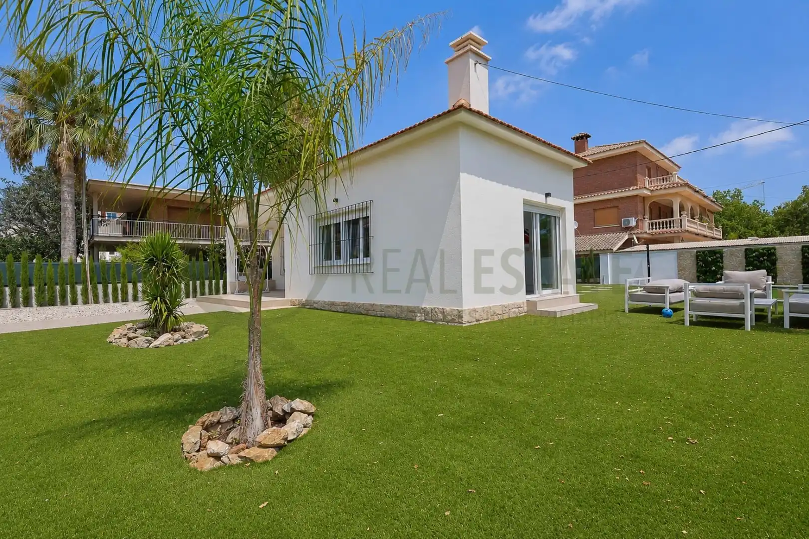 Vista exterior de Casa o xalet en venda en Sant Joan d'Alacant amb Aire condicionat, Jardí privat i Piscina