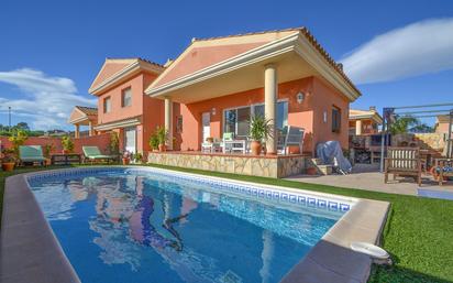 Piscina de Casa o xalet en venda en Deltebre amb Terrassa, Traster i Piscina