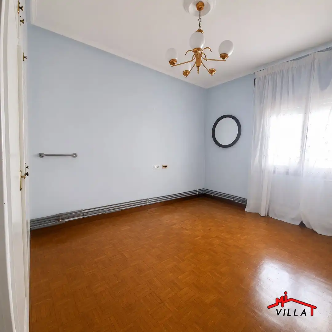 Bedroom of Flat for sale in Laredo  with Heating and Balcony
