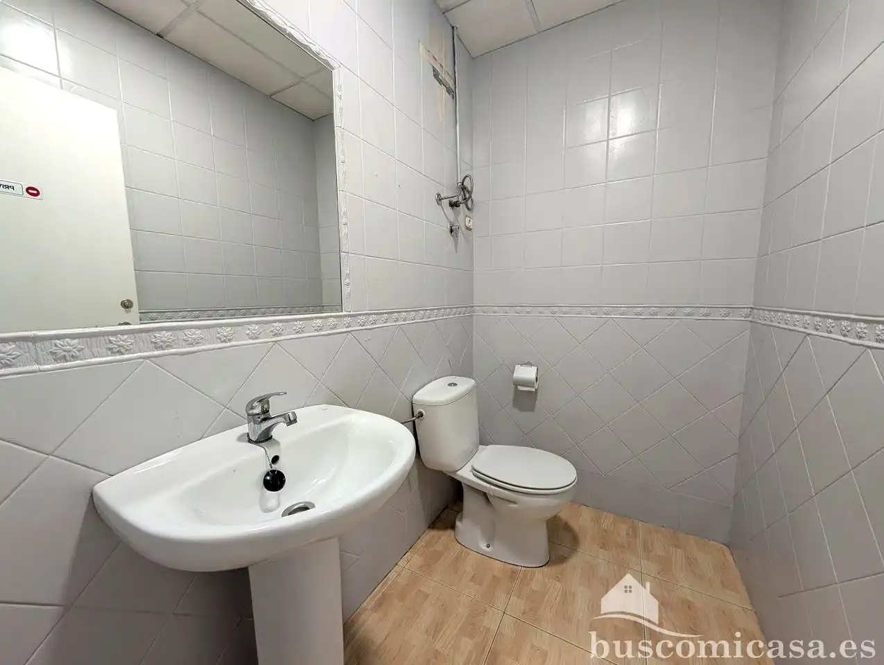 Badezimmer von Geschaftsraum zur Miete in Linares