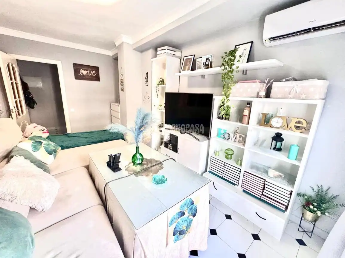 Living room of Flat for sale in Córdoba  with Air Conditioner, Heating and Terrace