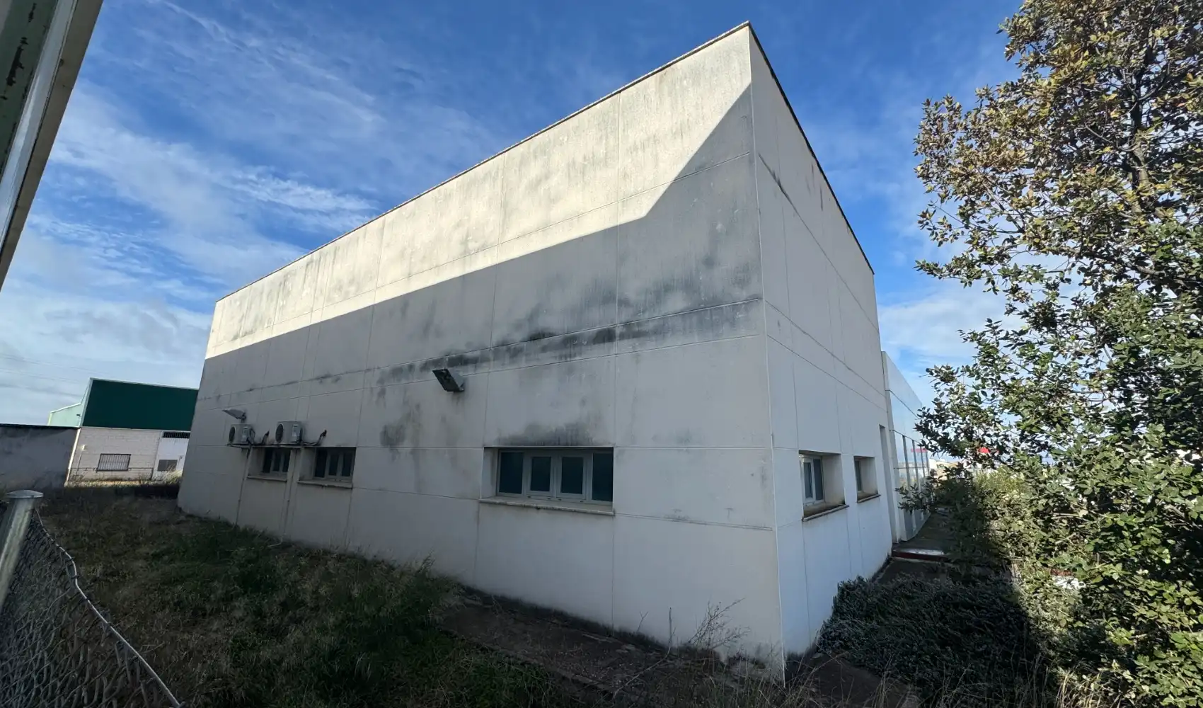 Vista exterior de Nave industrial en venta en La Albuera