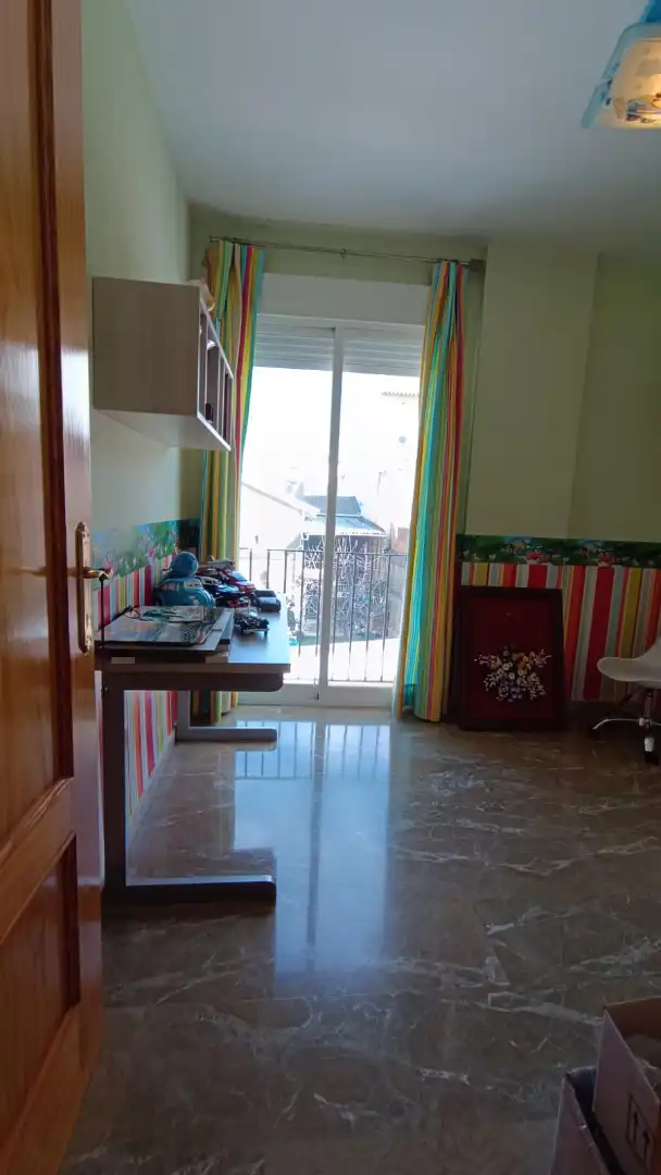 Habitación de Casa adosada de alquiler en La Zubia con Amueblado, Horno y Lavadora