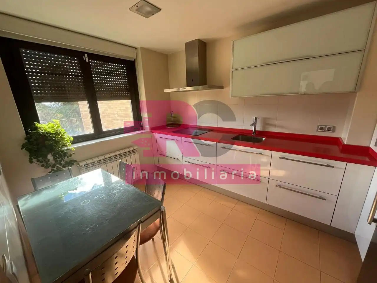 Cocina de Casa adosada en venta en Cabrerizos con Calefacción, Jardín privado y Piscina comunitaria