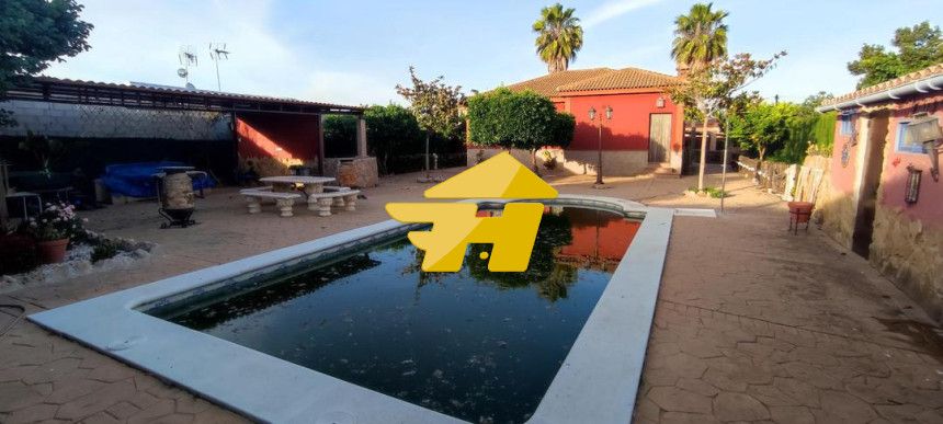 Vista exterior de Casa adosada de lloguer en  Córdoba Capital amb Aire condicionat, Jardí privat i Piscina
