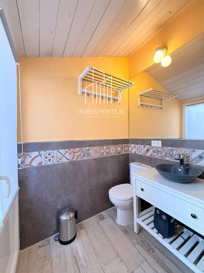 Bathroom of Attic for rent in Salamanca  with Air Conditioner, Heating and Terrace