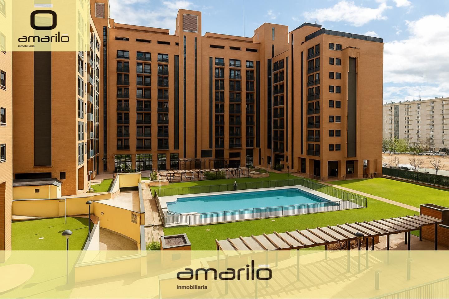 Piscina de Piso en venta en  Valencia Capital con Aire acondicionado, Terraza y Amueblado