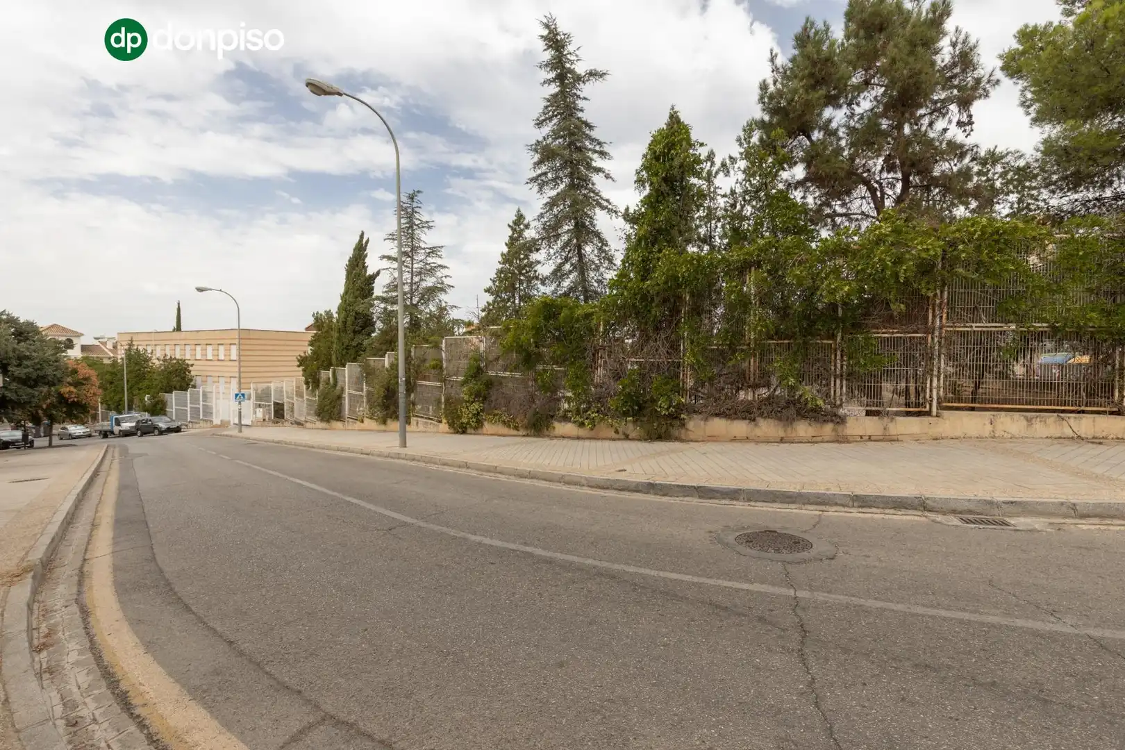 Vista exterior de Casa o chalet en venta en Granada con Calefacción, Terraza y Trastero