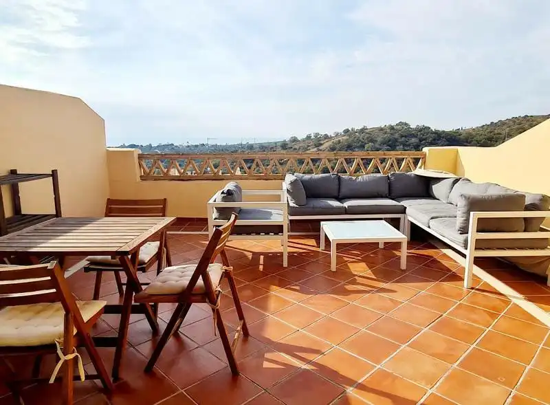 Apartamento con balcón en alquiler en Elviria - Cabopino, imagen 3