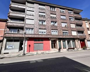 Vista exterior de Pis en venda en Riosa amb Calefacció, Terrassa i Traster