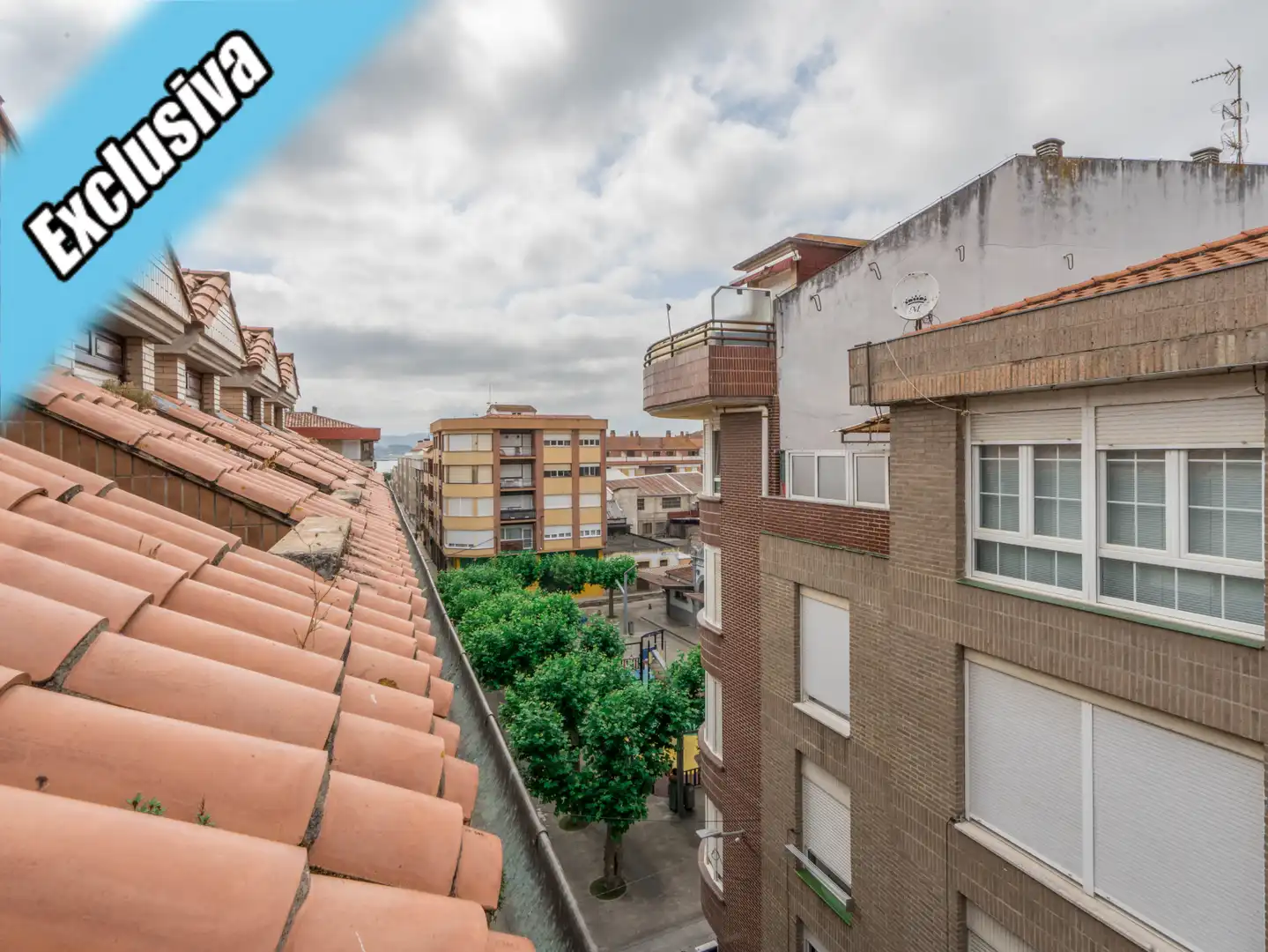 Vista exterior de Dúplex en venta en Santoña con Calefacción, Parquet y Terraza