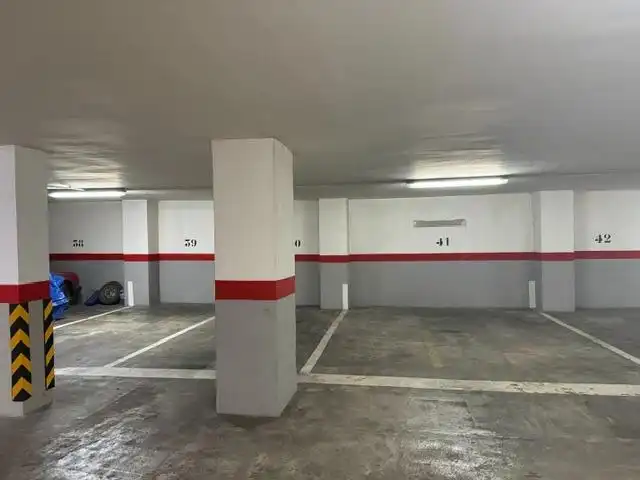 Aparcament de Garatge en venda en Centre - Sant Oleguer