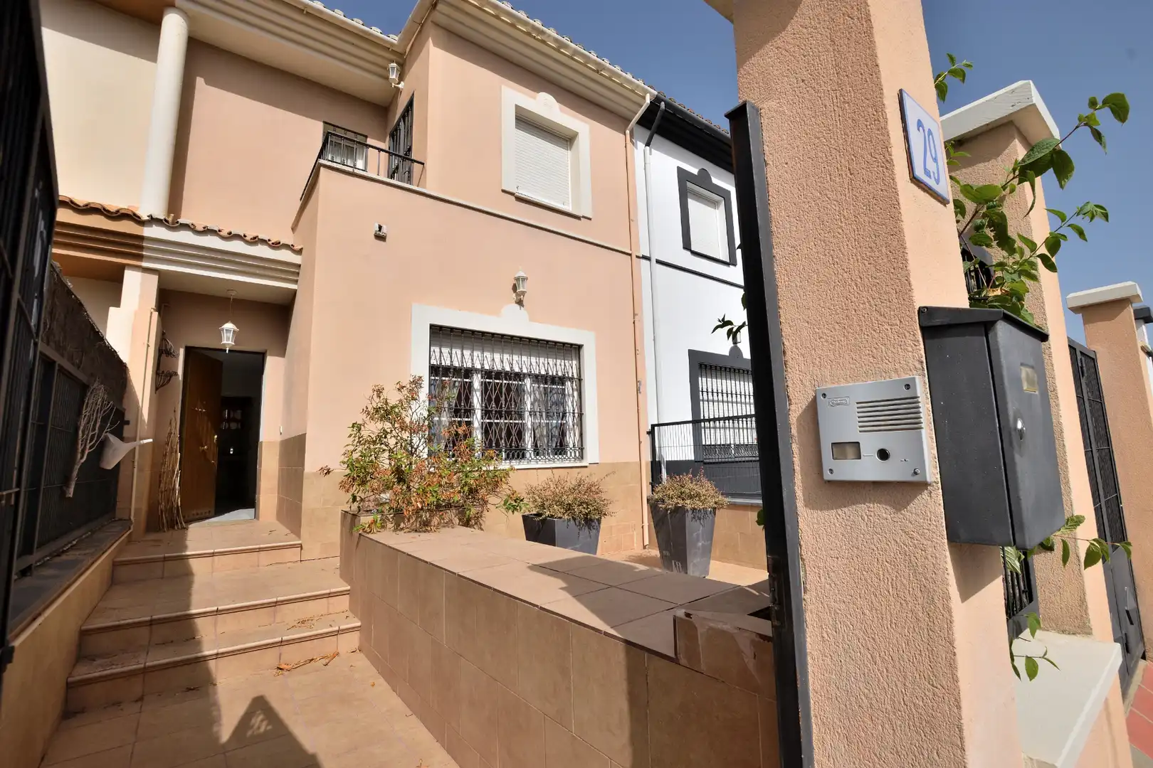 Vista exterior de Casa adosada en venda en Ronda amb Aire condicionat, Calefacció i Parquet