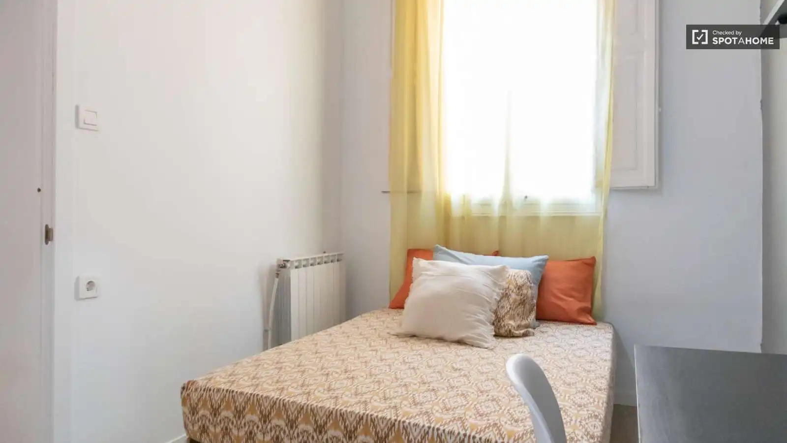 Bedroom of Flat for share in  Madrid Capital  with Air Conditioner, Heating and Terrace