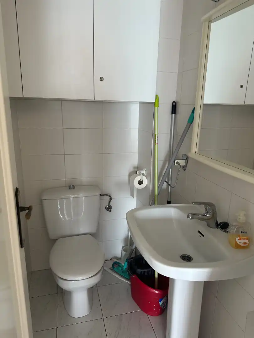 Baño de Apartamento en venta en L'Escala con Calefacción, Terraza y Amueblado