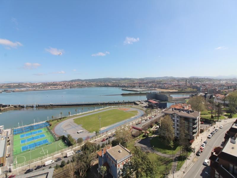 Vista exterior de Àtic en venda en Santurtzi  amb Calefacció i Terrassa
