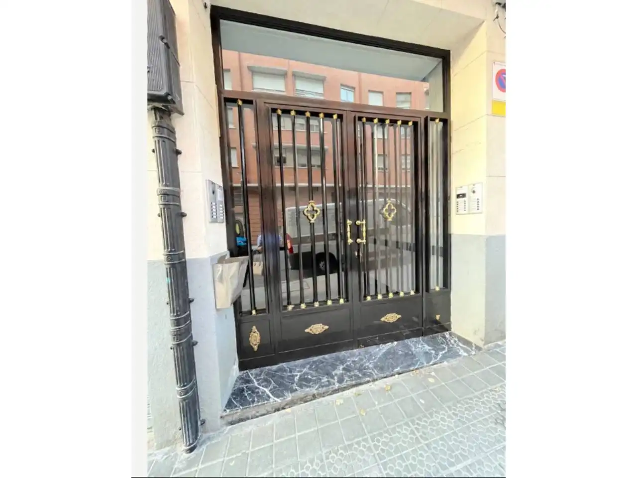 Vista exterior de Piso en venta en Bilbao  con Balcón