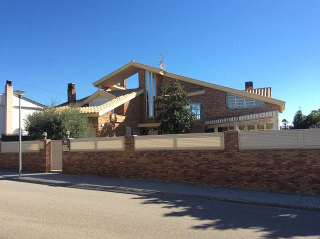 Casa-chalet en Venta en C/ Ribera del Ebre en Calafell Residencial