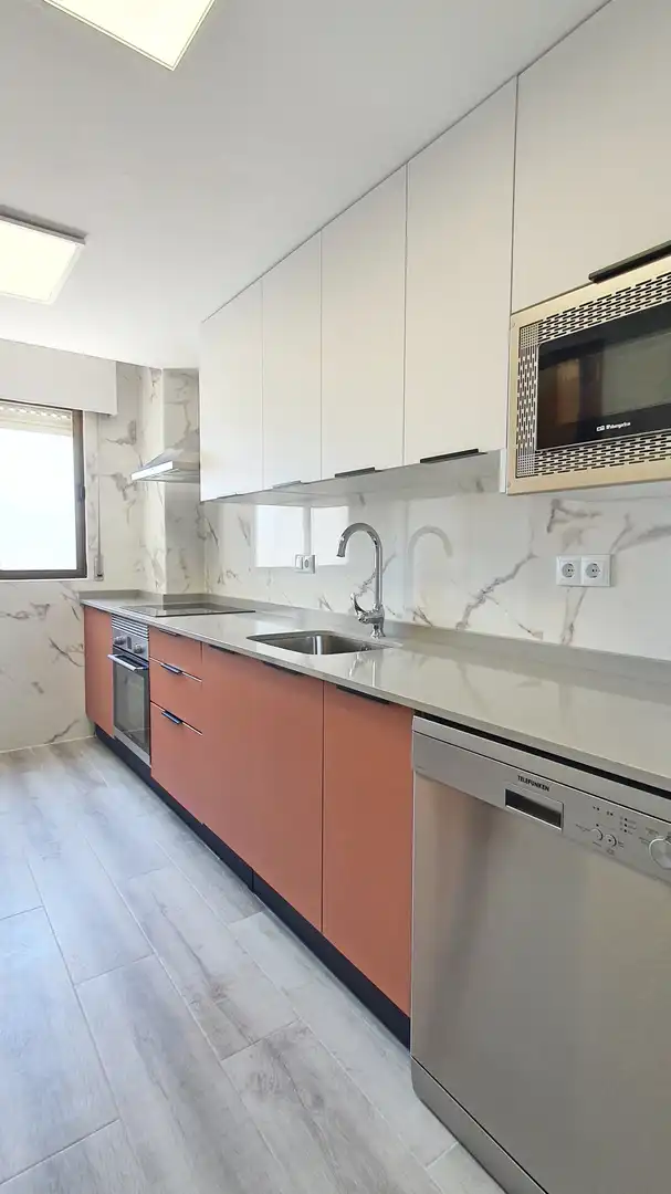 Cuina de Apartament de lloguer en Gandia amb Aire condicionat, Terrassa i Moblat