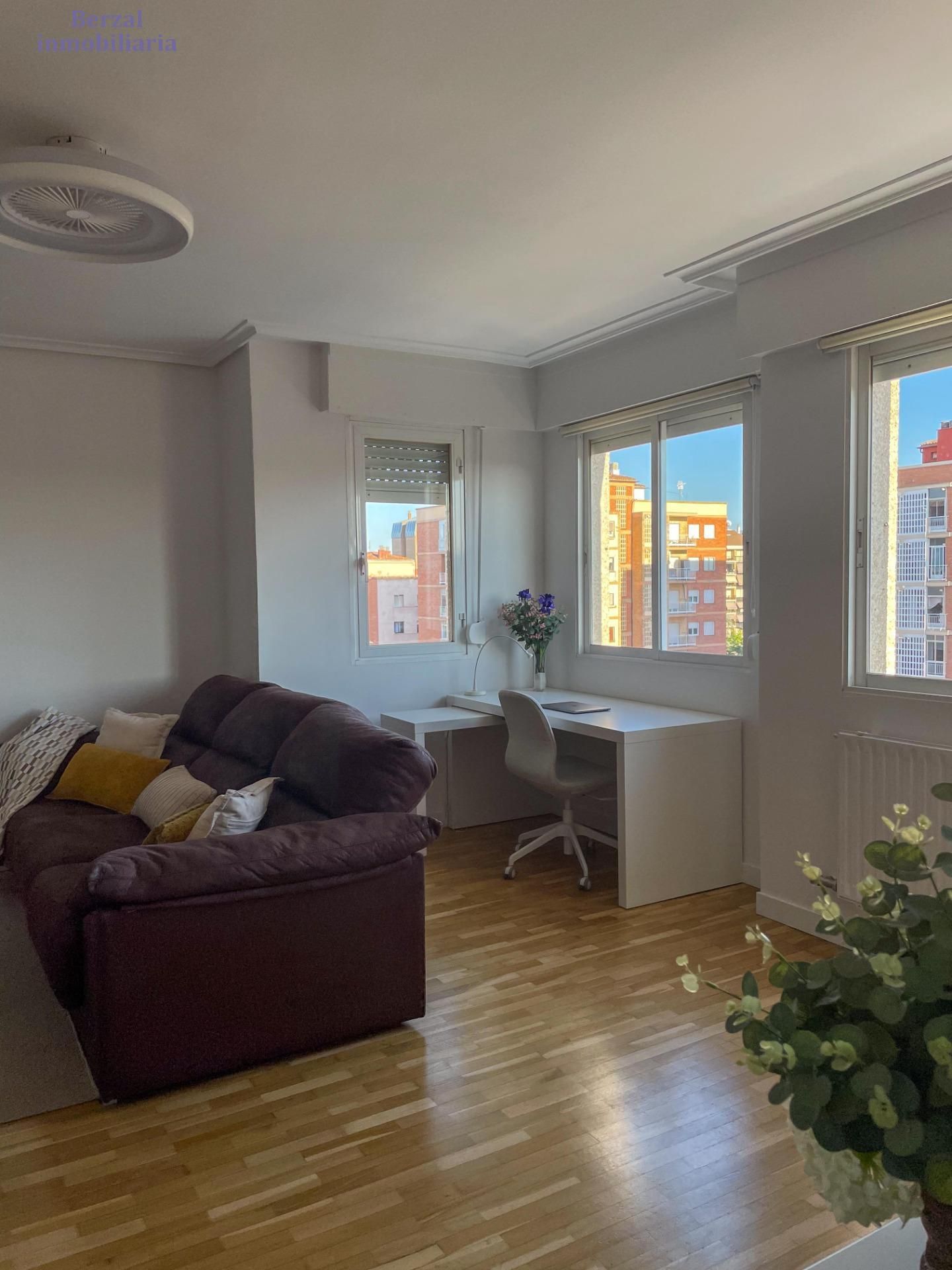 Bedroom of Flat for sale in  Logroño