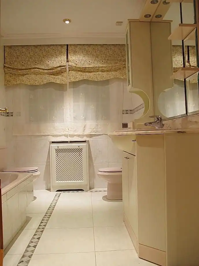 Bathroom of Houses for rent in Boadilla del Monte  with Air Conditioner, Private garden and Storage room