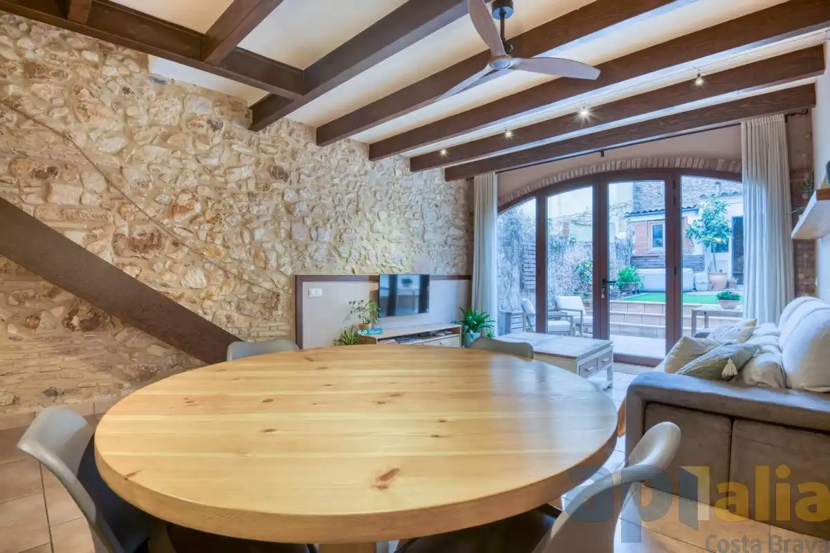 Comedor de Casa adosada en venta en Sant Feliu de Guíxols con Calefacción, Jardín privado y Terraza