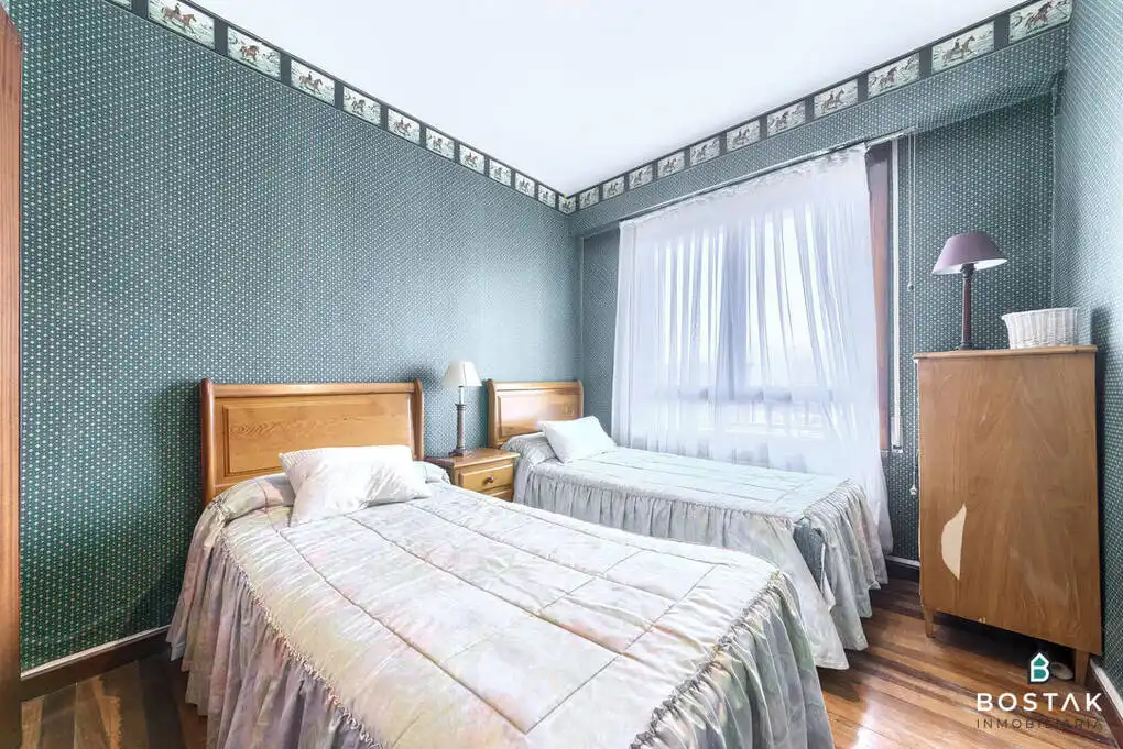 Schlafzimmer von Wohnung zum Verkauf in Bilbao  mit Heizung, Terrasse und Möbliert