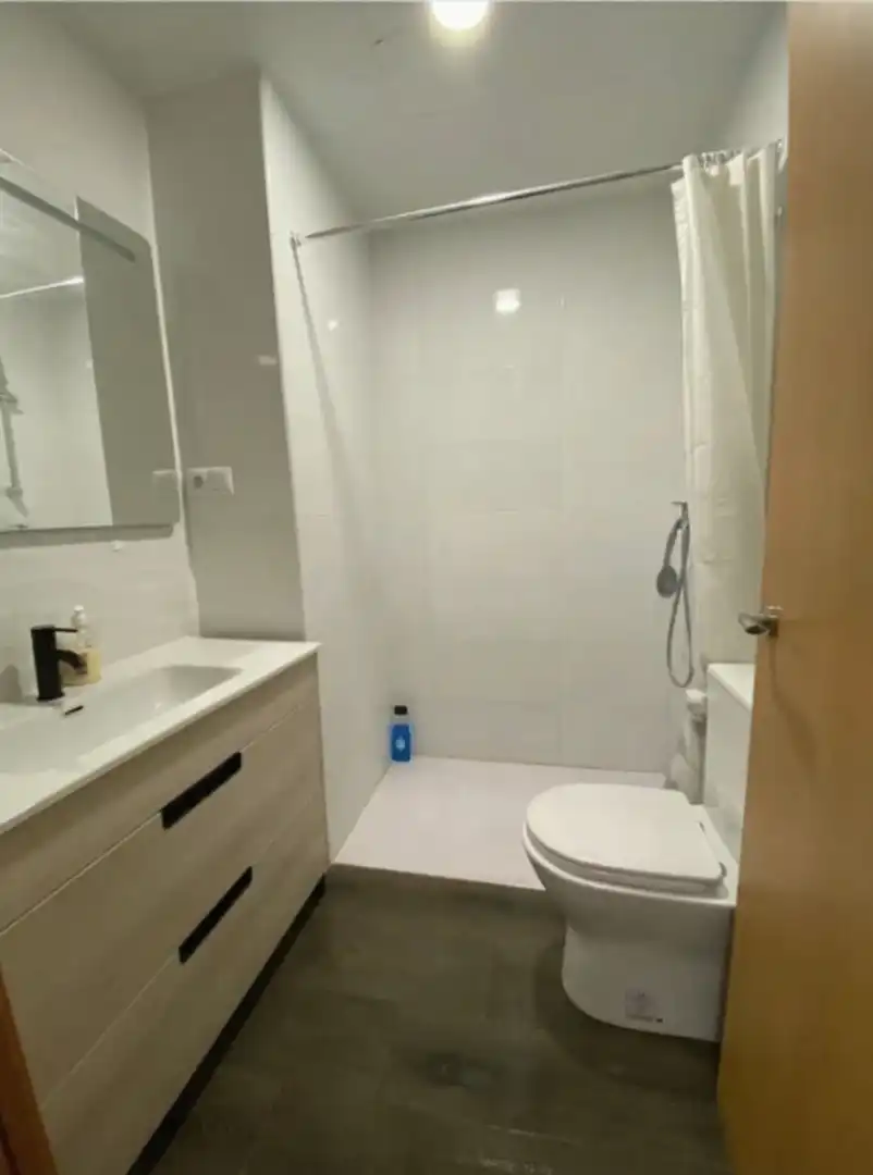 Baño de Estudio de alquiler en Xàtiva con Aire acondicionado, Amueblado y Horno