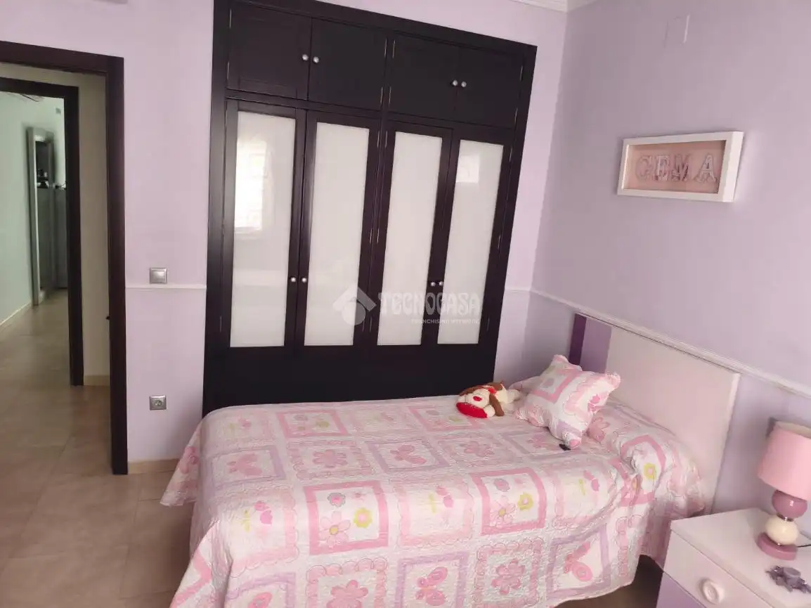 Dormitori de Casa adosada en venda en La Carlota amb Aire condicionat i Calefacció