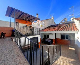 Vista exterior de Casa adosada en venda en Marbella amb Aire condicionat